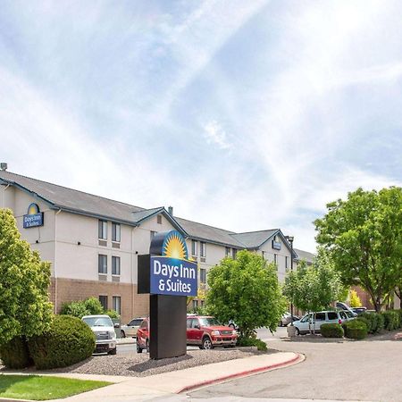 Days Inn & Suites By Wyndham Denver International Airport Exterior photo