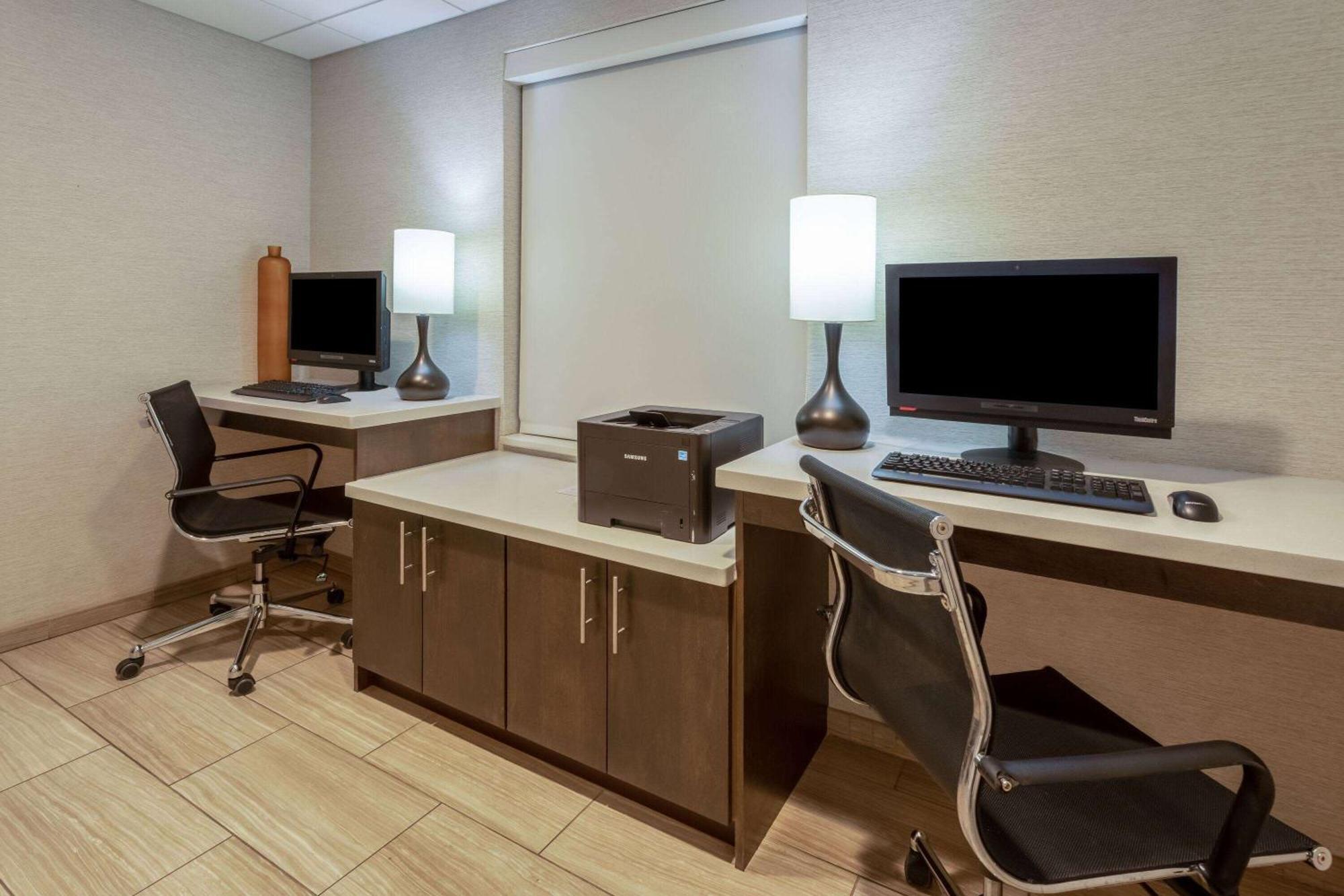 Days Inn & Suites By Wyndham Denver International Airport Exterior photo