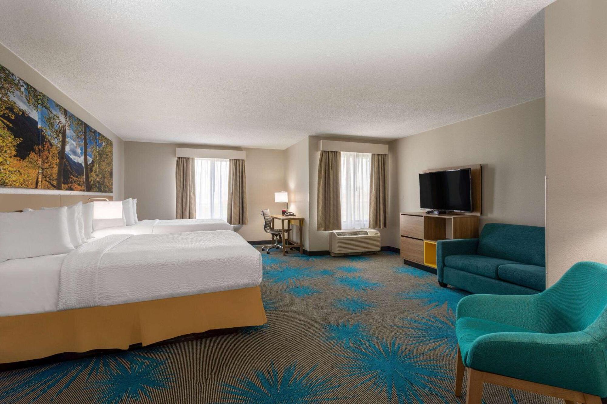 Days Inn & Suites By Wyndham Denver International Airport Exterior photo