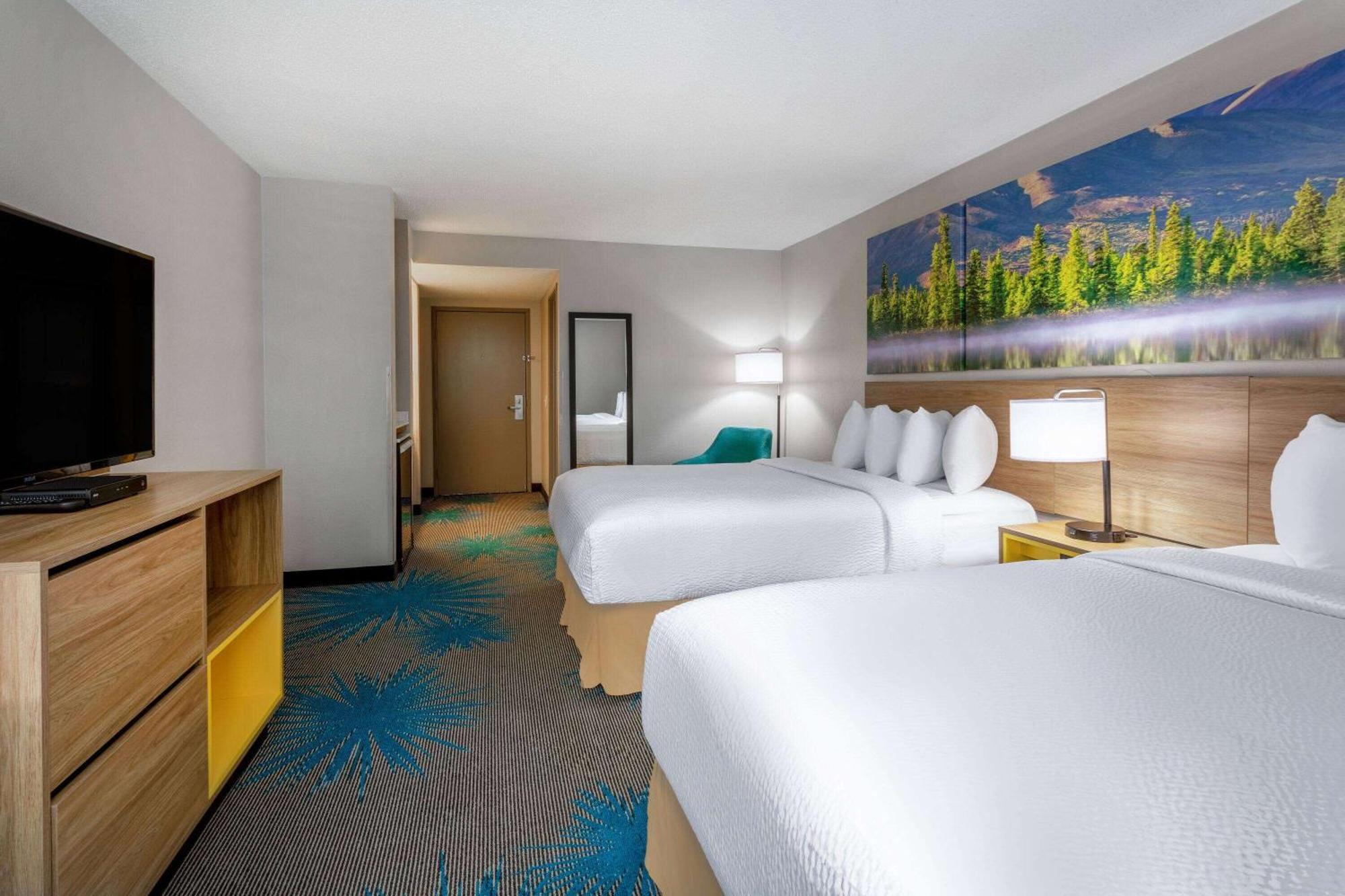 Days Inn & Suites By Wyndham Denver International Airport Exterior photo