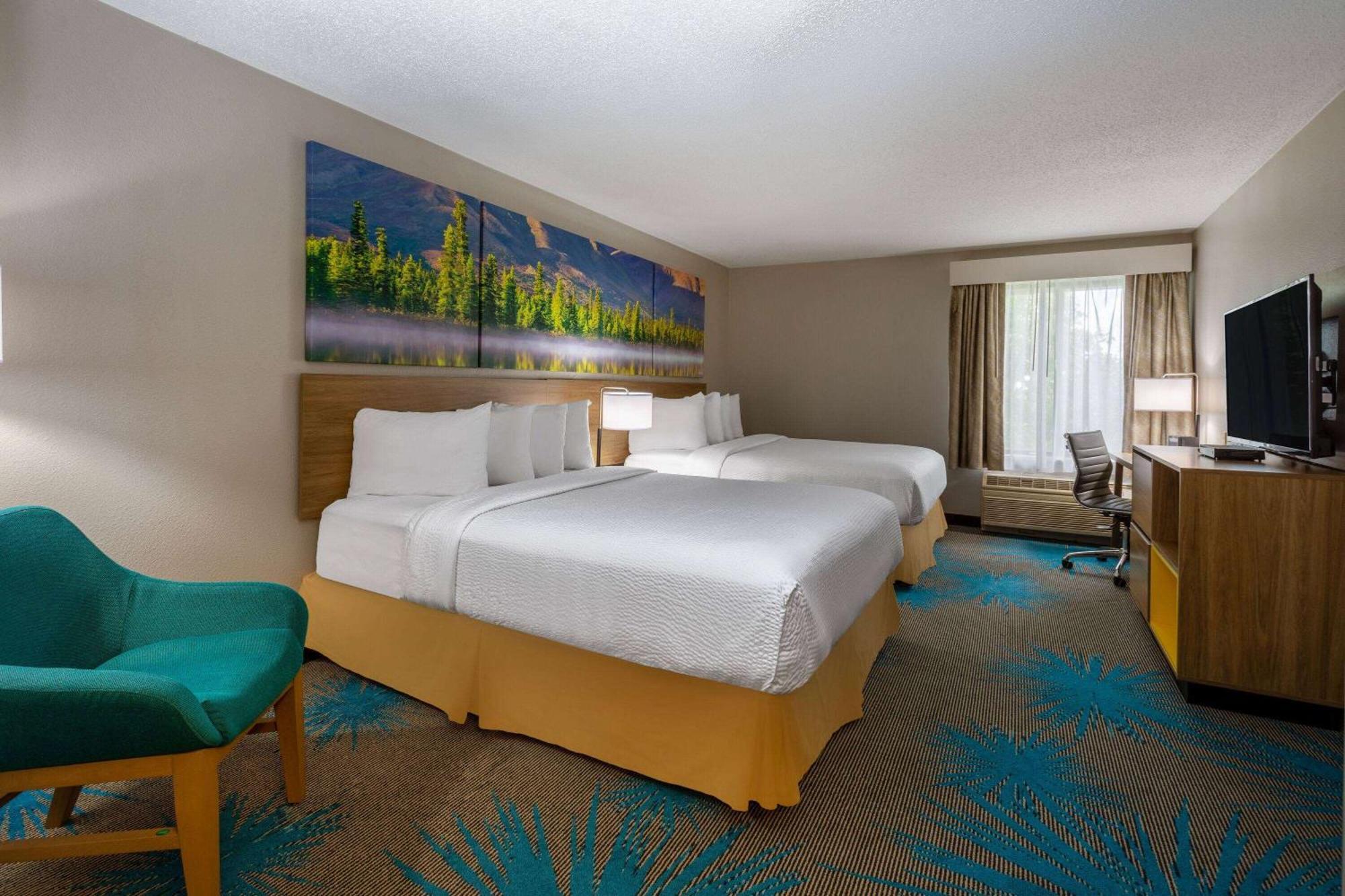 Days Inn & Suites By Wyndham Denver International Airport Exterior photo