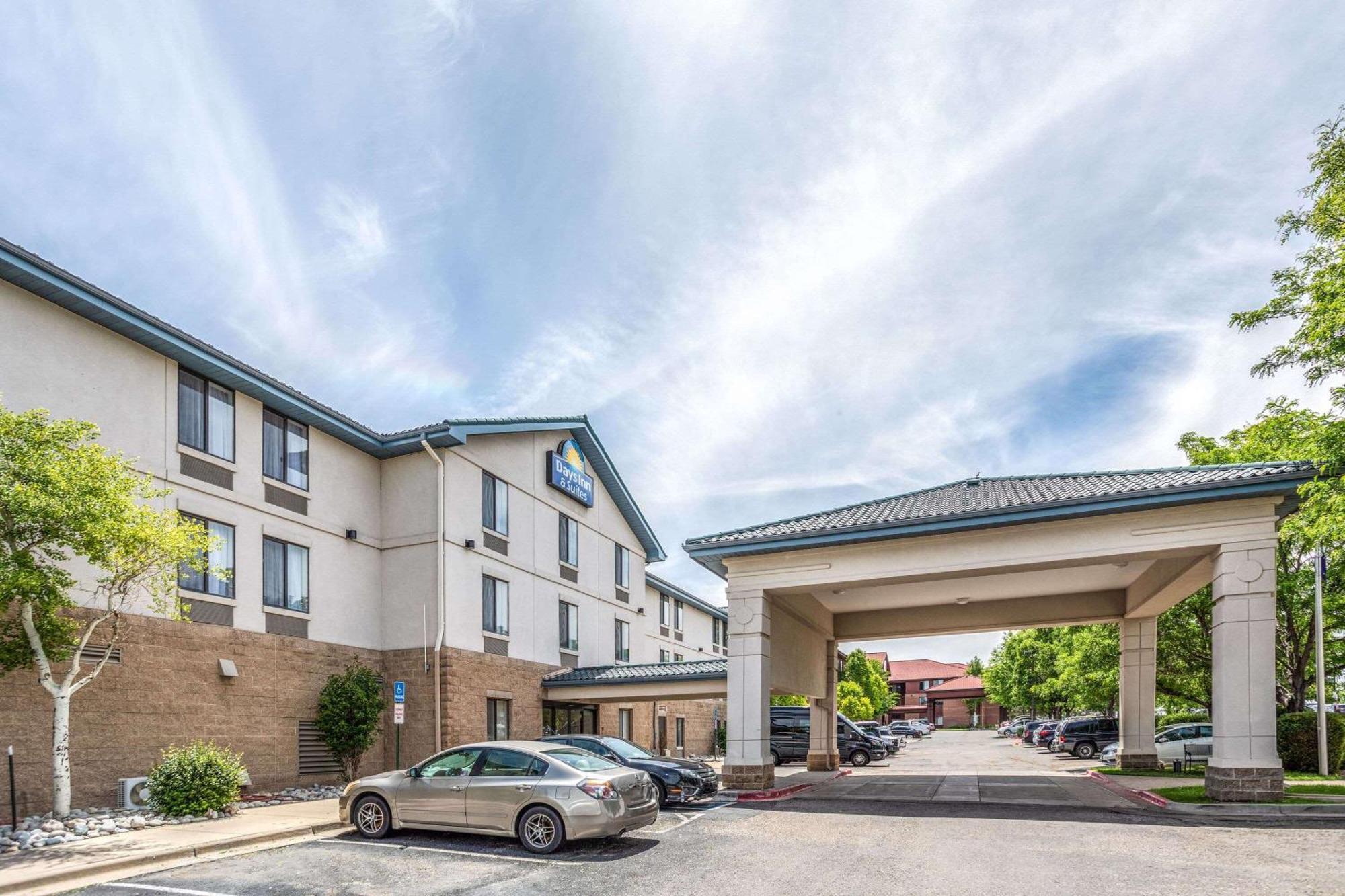 Days Inn & Suites By Wyndham Denver International Airport Exterior photo