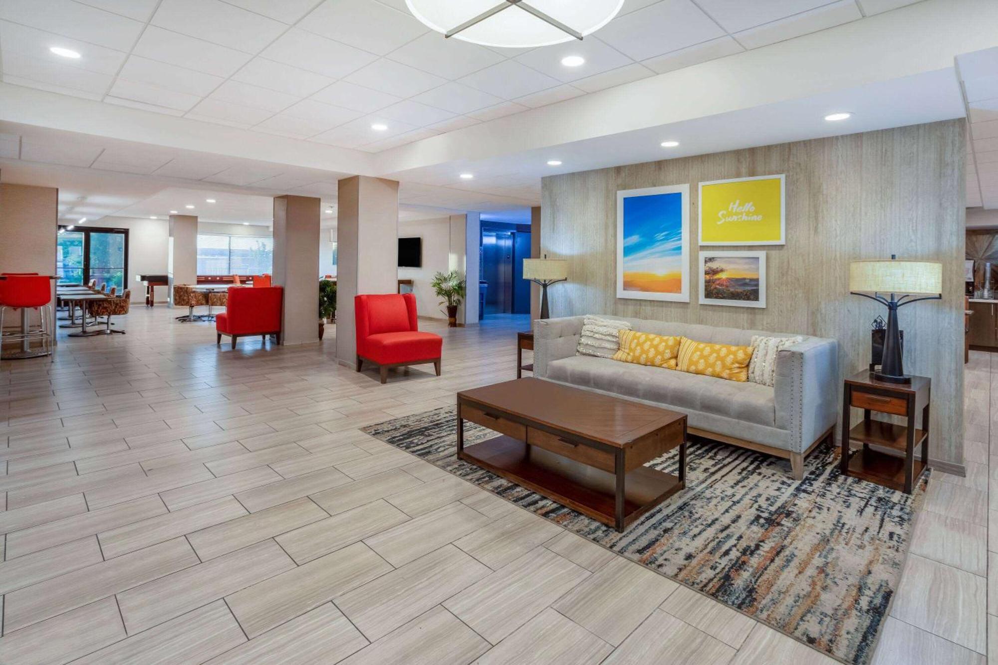 Days Inn & Suites By Wyndham Denver International Airport Exterior photo