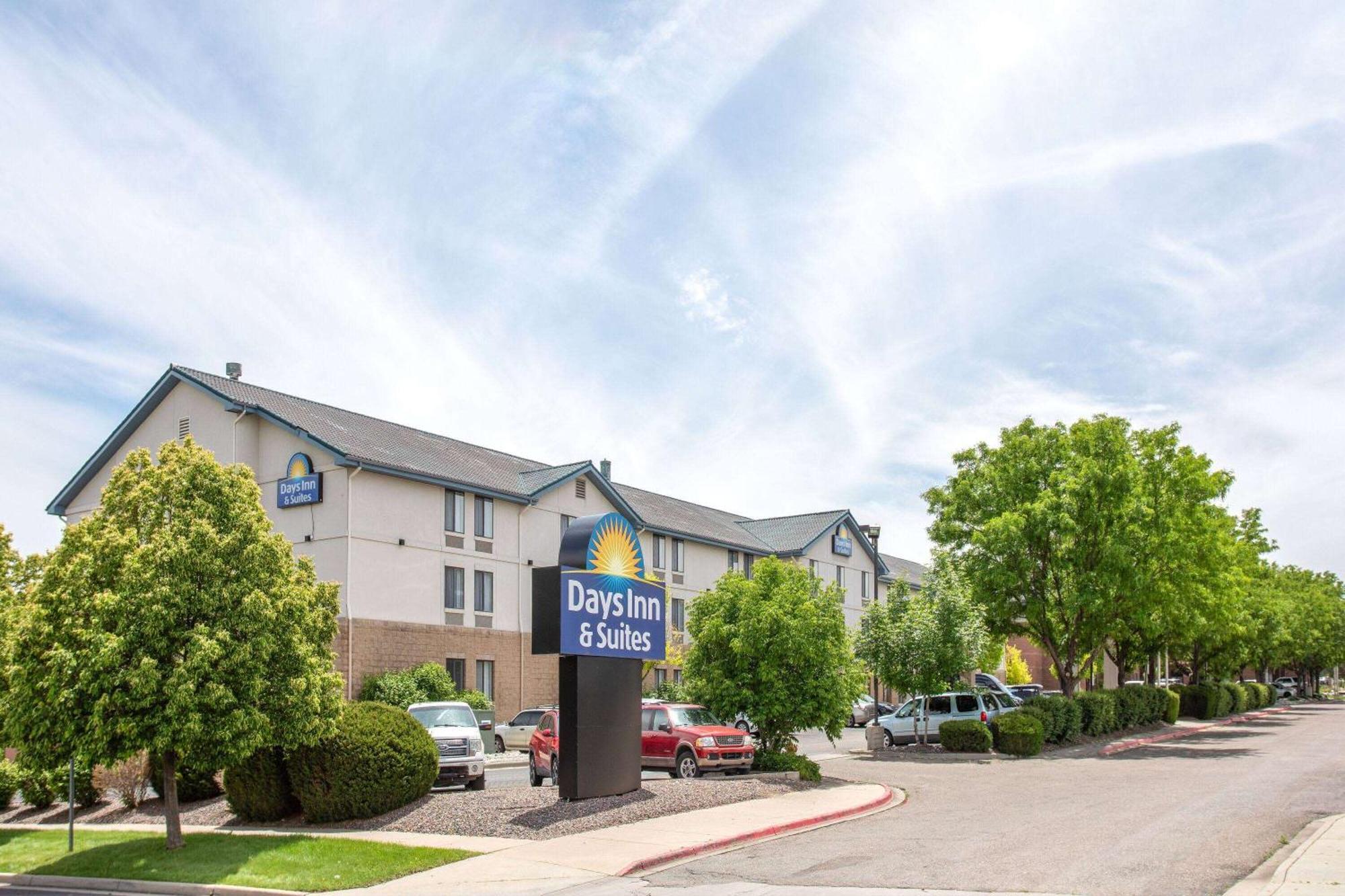 Days Inn & Suites By Wyndham Denver International Airport Exterior photo