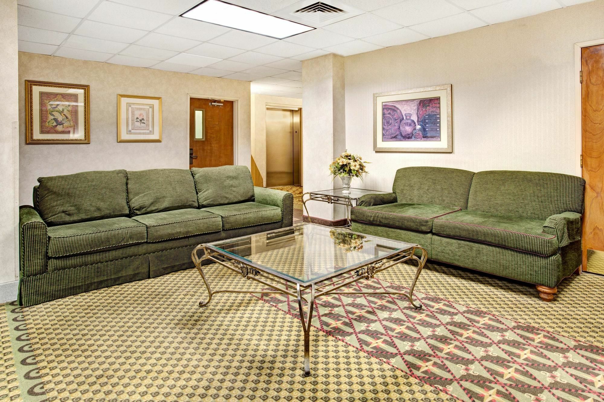 Days Inn & Suites By Wyndham Denver International Airport Exterior photo