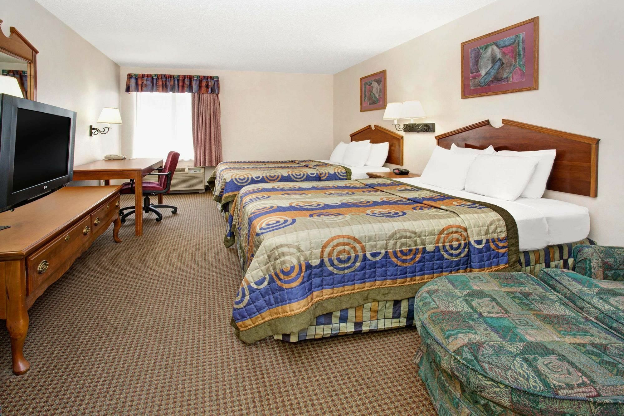 Days Inn & Suites By Wyndham Denver International Airport Exterior photo