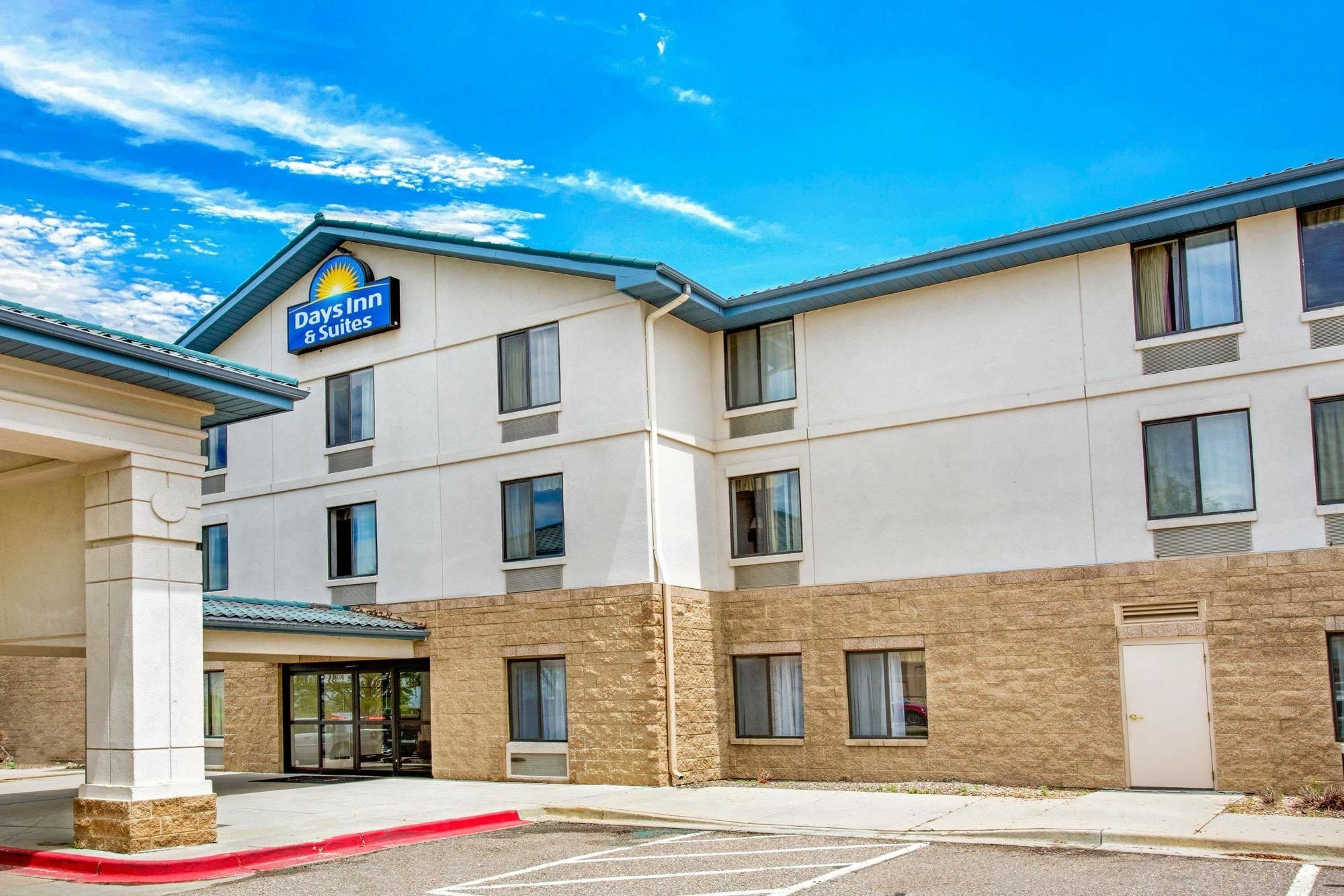 Days Inn & Suites By Wyndham Denver International Airport Exterior photo